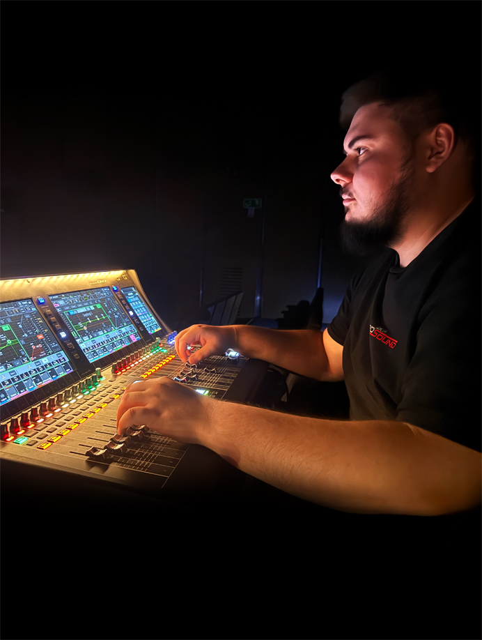 Mateusz — MLSOUND, realizator dźwięku